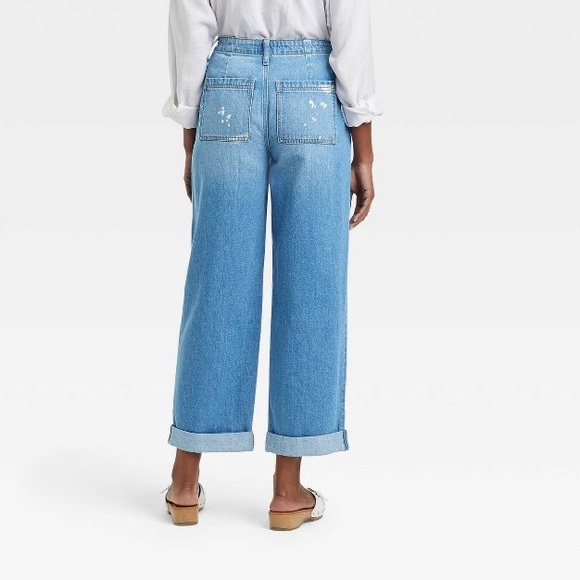 Universal Thread™ Women's Relaxed Straight Jeans - Picture 2 of 3